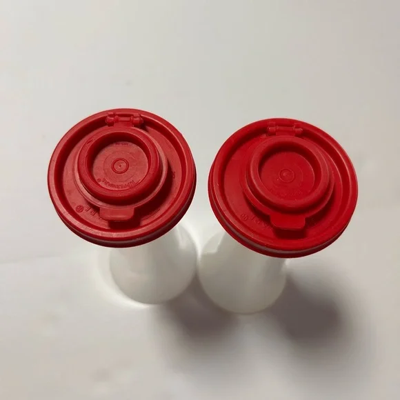 Large Tupperware hourglass salt and pepper shakers - Picture 3 of 4